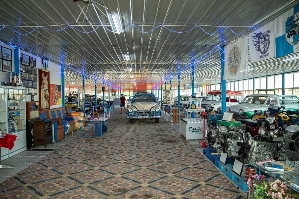 shutterstock 2212440063 retro car museum